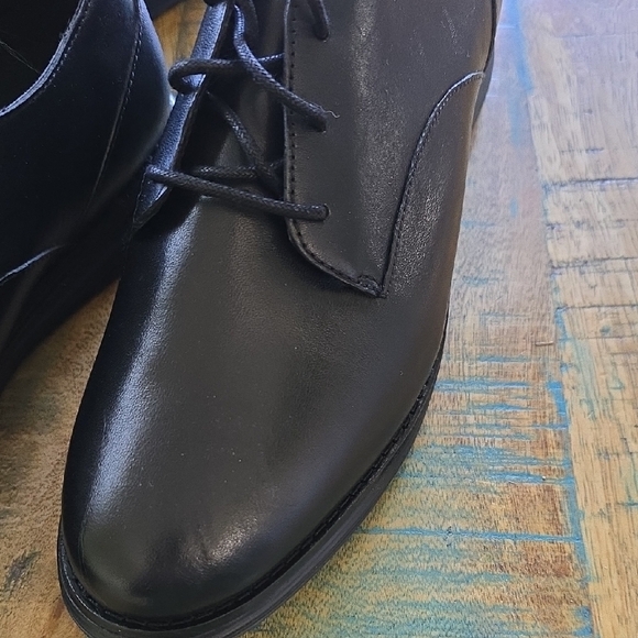 Cole Haan Men's Classic Black Oxfords - Picture 2 of 8